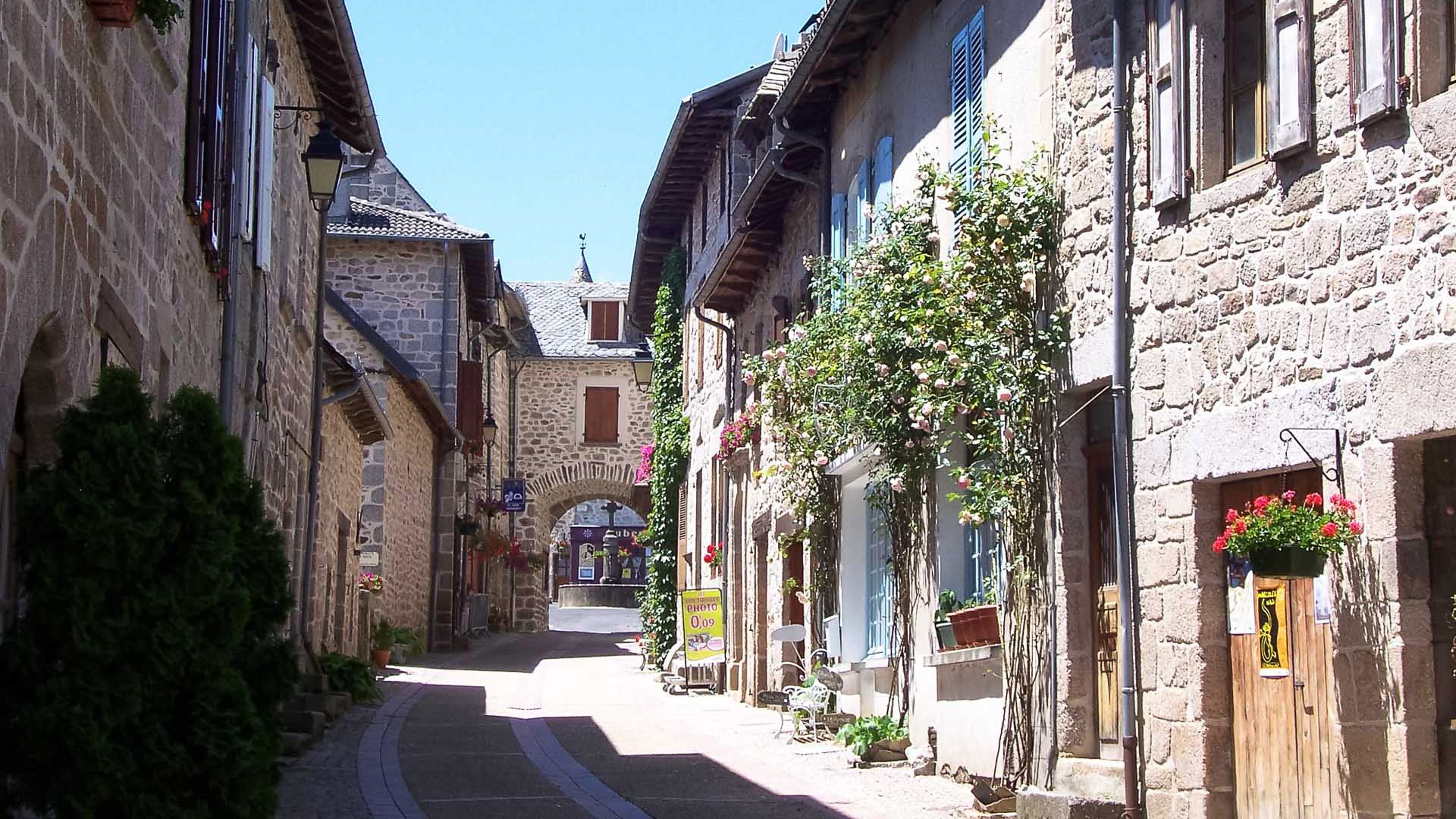 Village de Marcoles Cantal